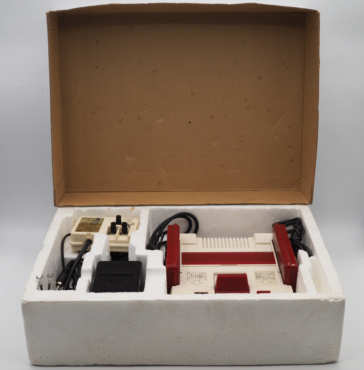 Used Nintendo Famicom Console System Boxed HVC-001 + Puzzle & Quick Brain Games SET