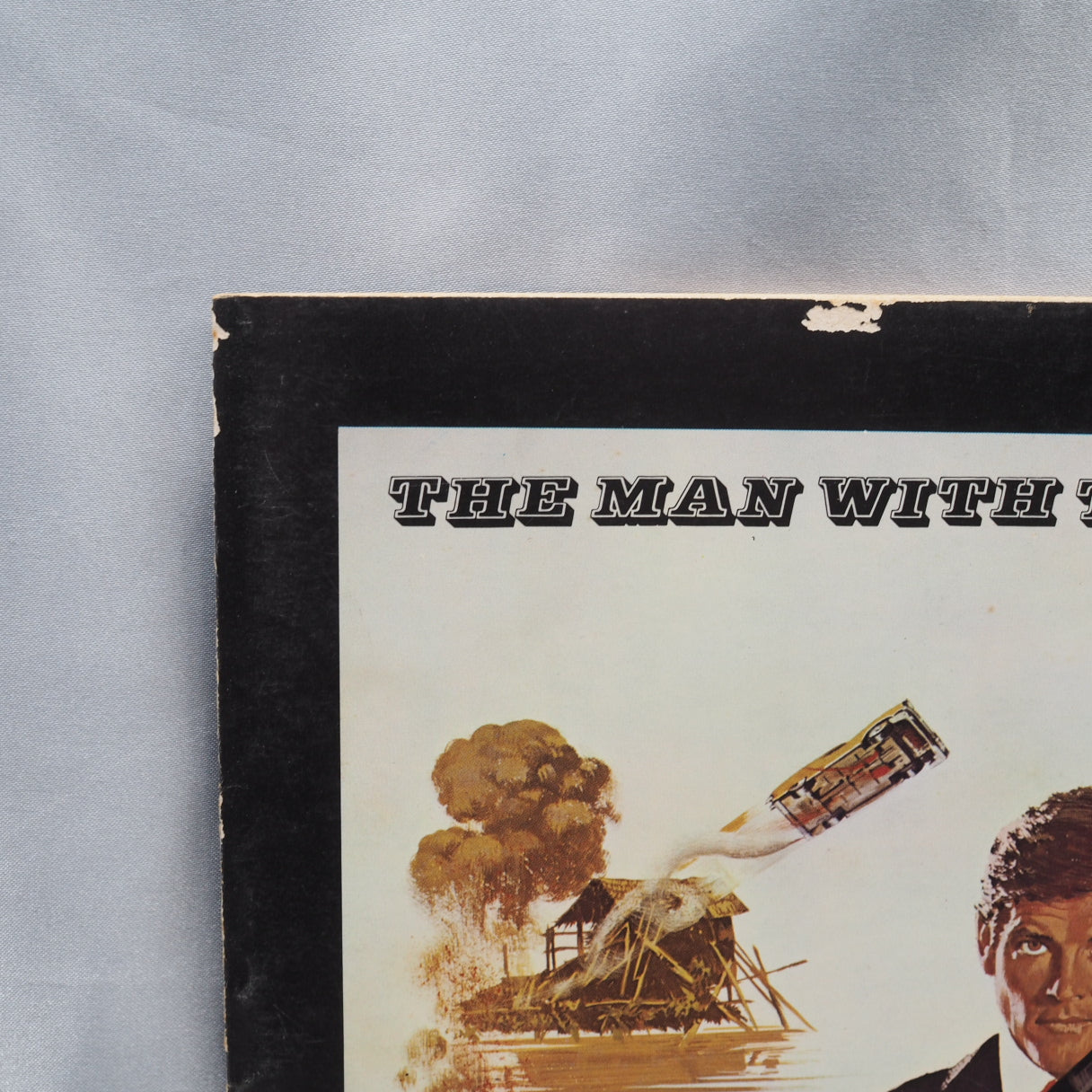 007 THE MAN WITH THE GOLDEN GUN
