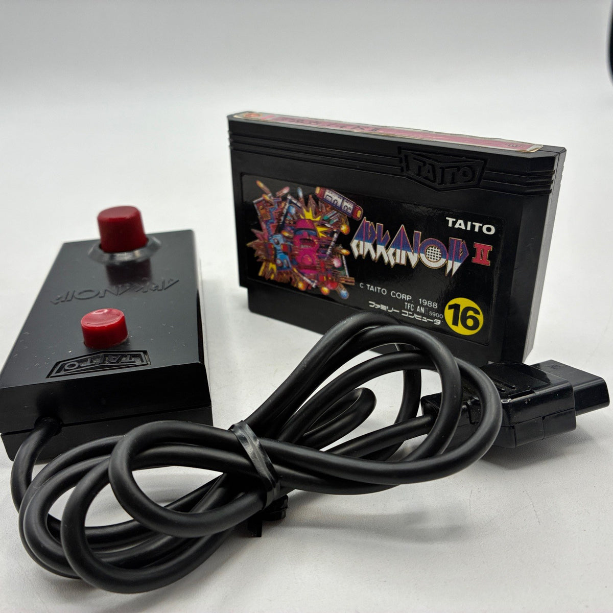 Nintendo Famicom Arkanoid: Revenge of Doh + Taito Arkanoid Vaus Controller Set