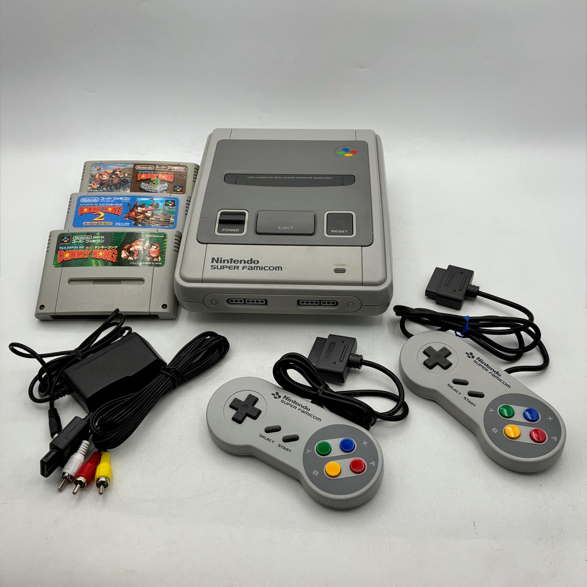 Super Famicom console with Donkey Kong Country 1, 2 and 3 (Super Donkey Kong trilogy), 2 controllers, AC adapter and AV cable