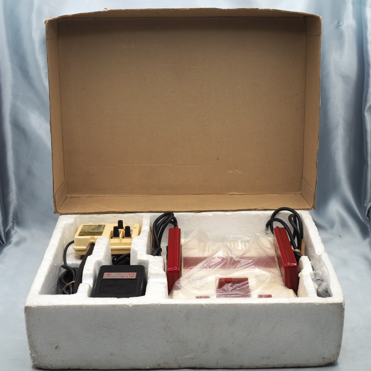 Used Nintendo Famicom & Disk System Console system SET Boxed [New Rubber Belt Replaced] - Tested & Working