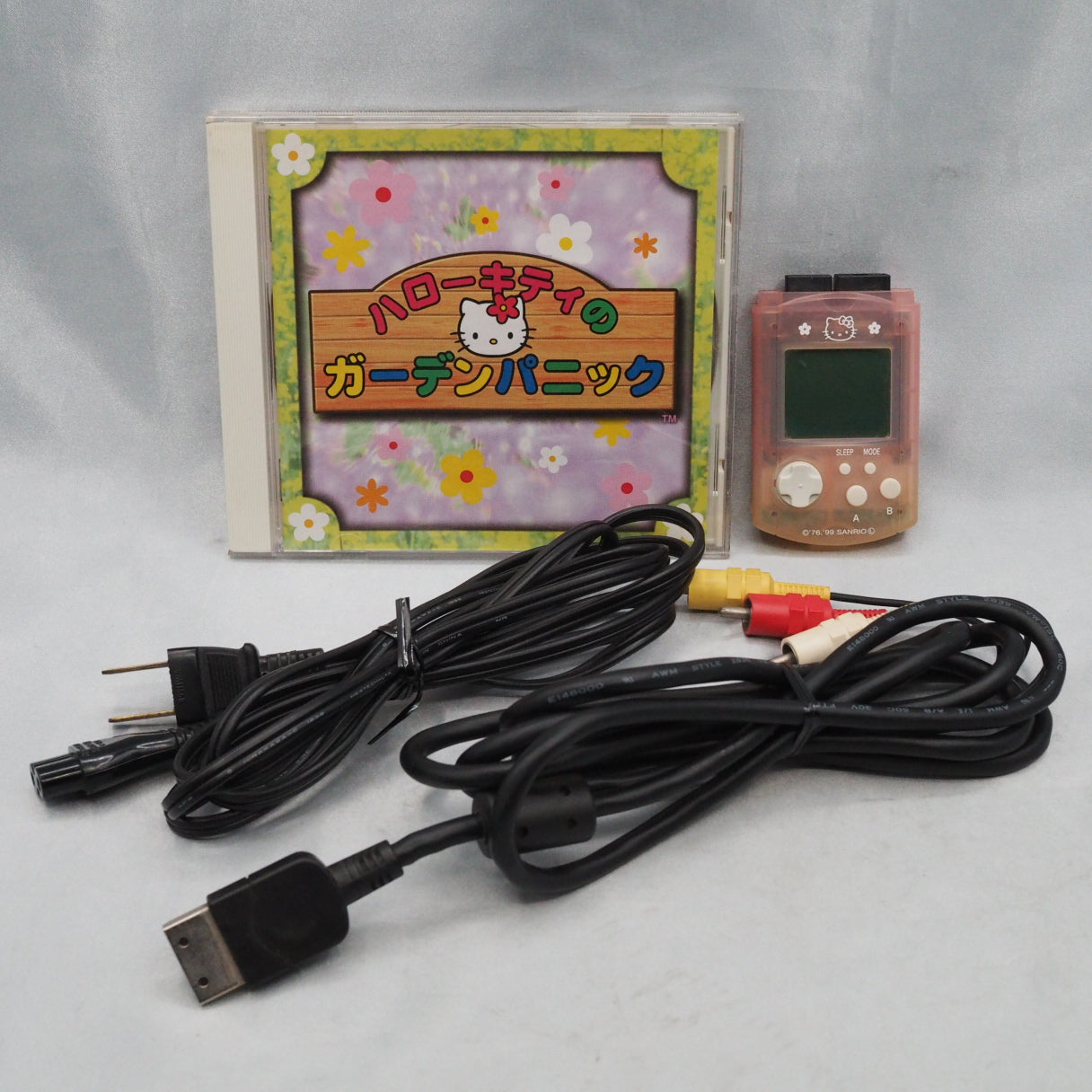 Dreamcast HELLO KITTY PINK Console system HKT-3000 [NTSC-J] + HELLO KITTY GARDEN PANIC SET