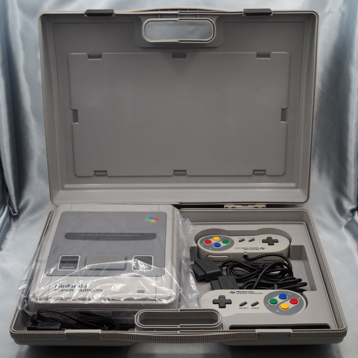 Nintendo Super Famicom Console system + Carrying Case + 6 Games SET