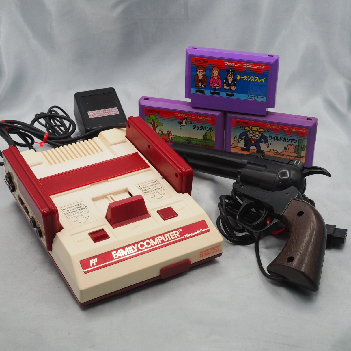 Nintendo Famicom Console System HVC-001 + Gun controller + 3 Games SET