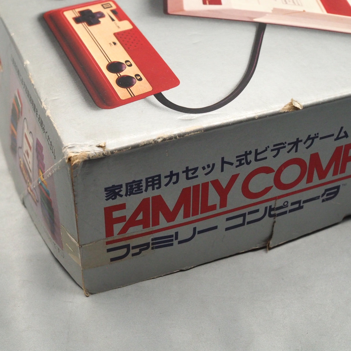 Nintendo Famicom Console System Boxed HVC-001 + 4 Games SET