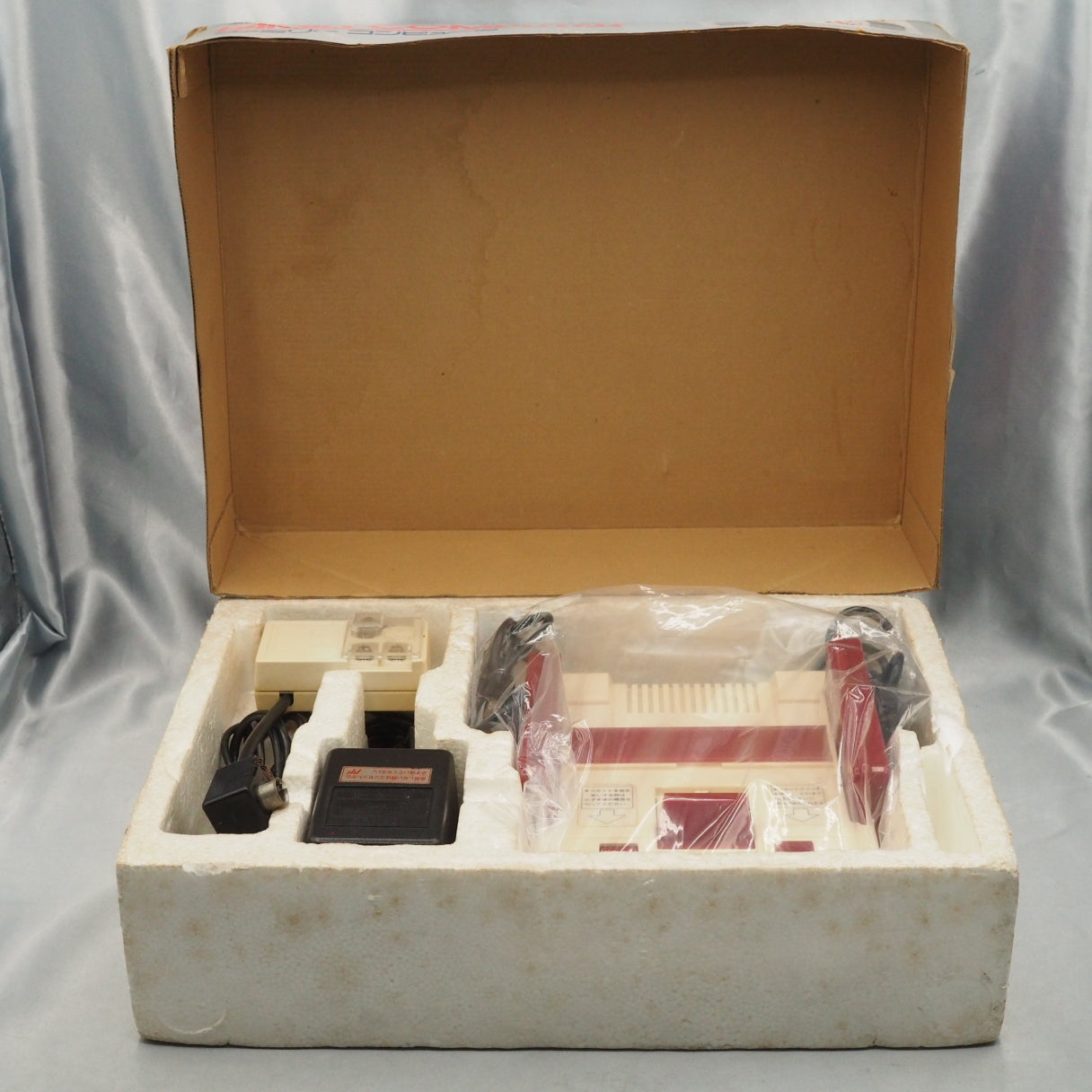 Nintendo Famicom Console System Boxed HVC-001 [Serial number match]